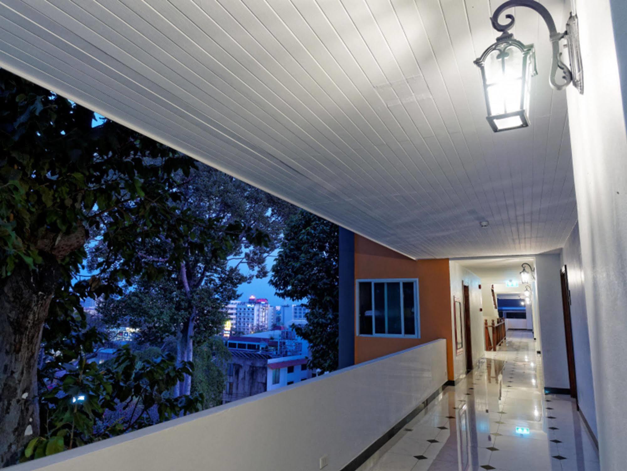 Pattaya Blue Sky Hotel Eksteriør billede